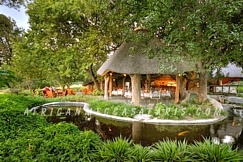 THAMALAKANE RIVER LODGE